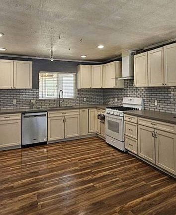 2nd image of 35 Tuck Cir