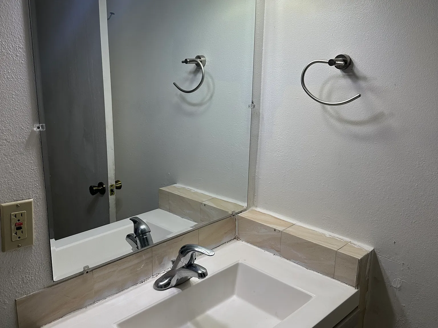 2 bed, 1.5 bath, 975 sqft, $2,600 — Photo 4