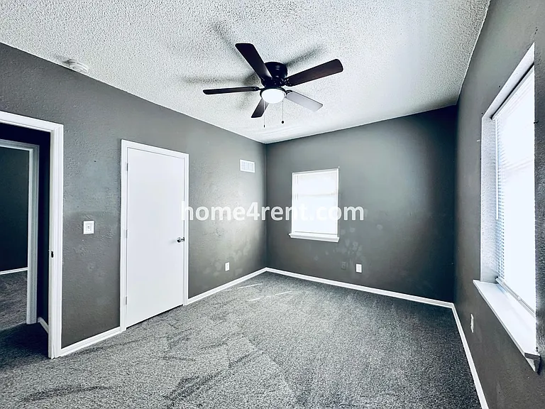 220 N Walnut St — Photo 14