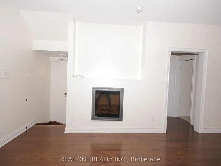7 Slingsby Ln — Photo 7