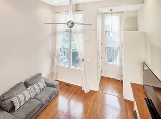 284 Roslyn Ct, West New York, NJ 07093