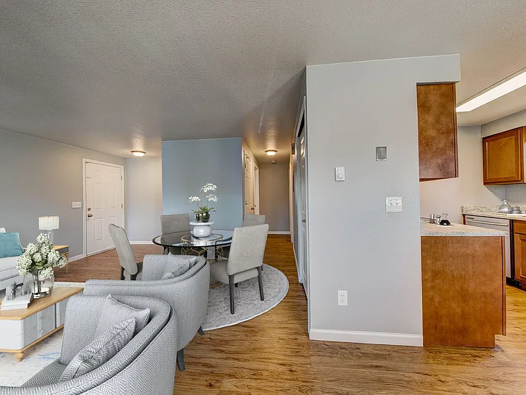 Cimarron Square Apartments — Photo 4