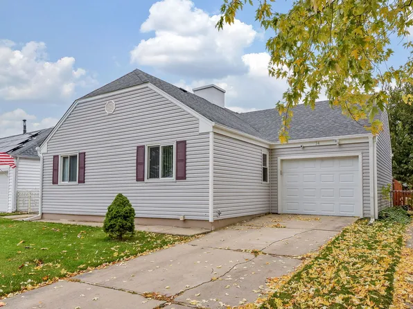 34 Afton Dr, Montgomery, IL 60538