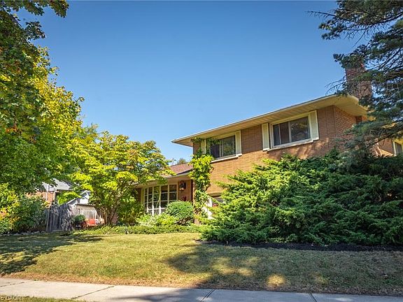 3rd image of 517 Rosedale Cres
