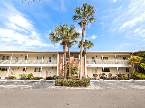 4480 Overlook Dr NE APT 10, Saint Petersburg, FL 33703