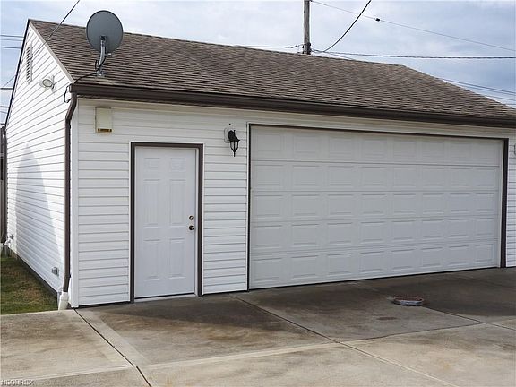 5th image of 16351 Richard Dr