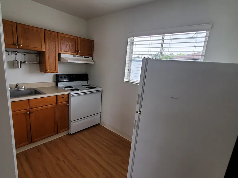 5050 Cass Street — Photo 14