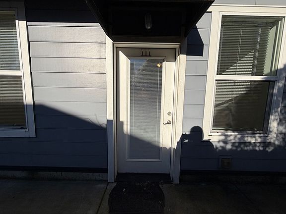 4th image of 4720 NE Glisan St #111