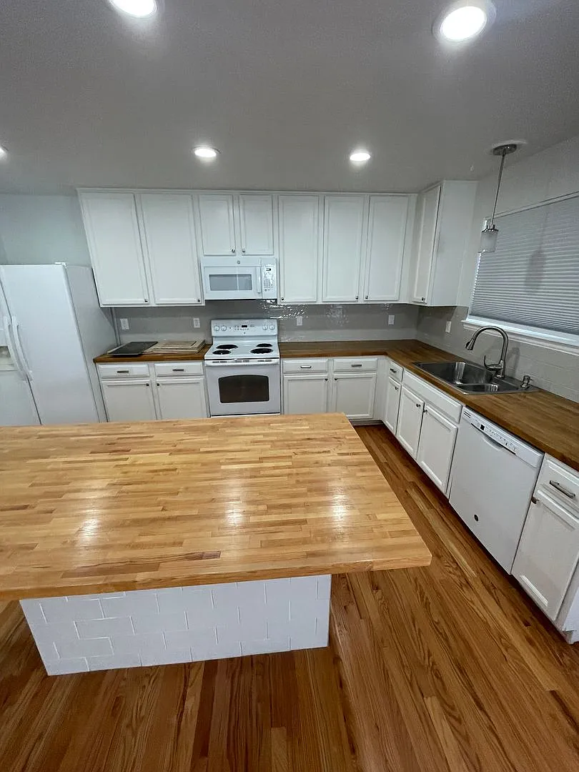 Spacious And Bright With A Great Yard,4bd/3.5 Ba Home In Northglenn, Near Parks, New Paint And Ca... — Photo 3