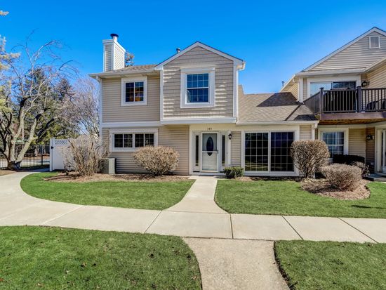 393 Le Parc Cir, Buffalo Grove, IL 60089