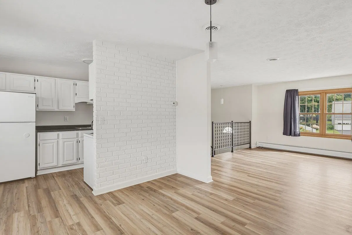 3 bed, 1.5 bath, 1610 sqft, $2,850 — Photo 3