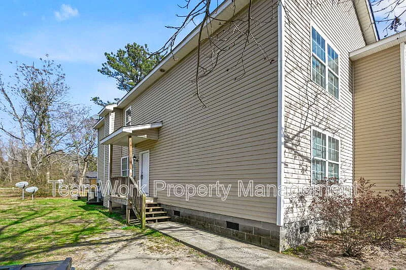 Building Photo - 131 Boone St