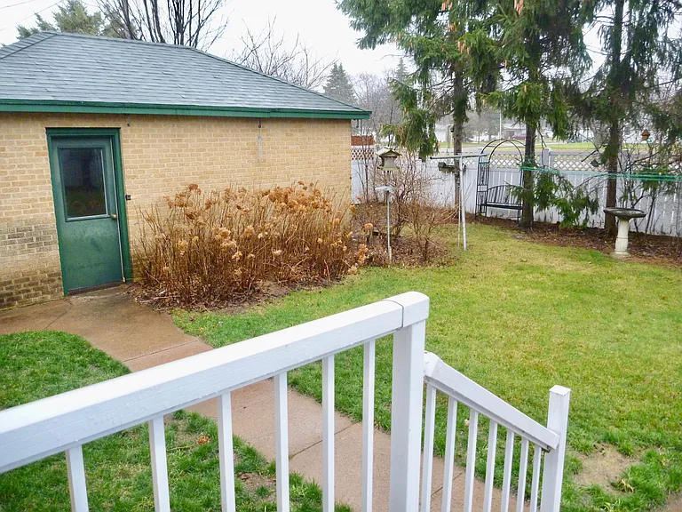 1721 Lloyd Ave — Photo 10
