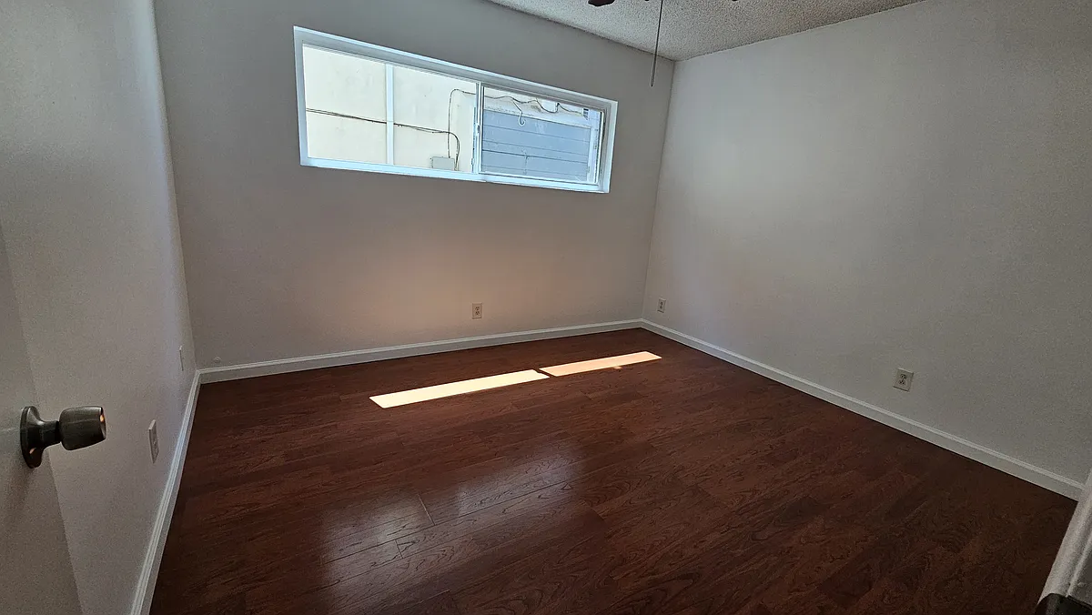 Building Photo - 7723 Milton Ave #D