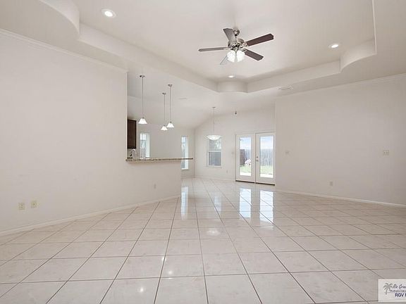 3rd image of 4557 Osborne Ave