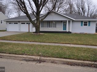 1824 Crestview Dr, Carroll, IA 51401