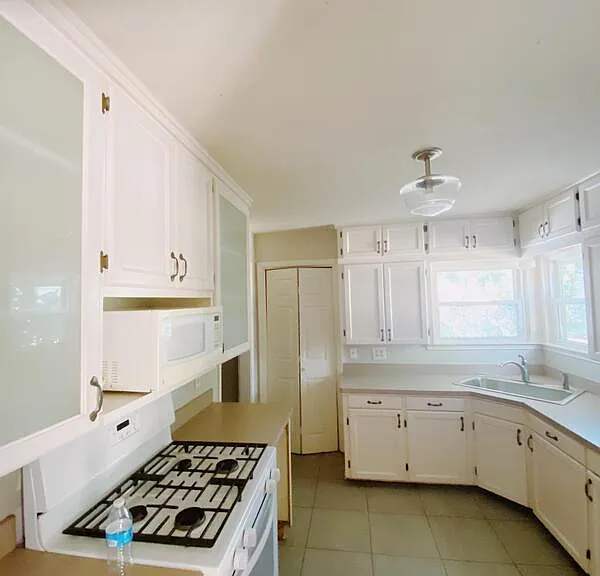 3412 Brady Ave — Photo 10