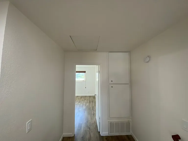 2212 Pine St — Photo 10