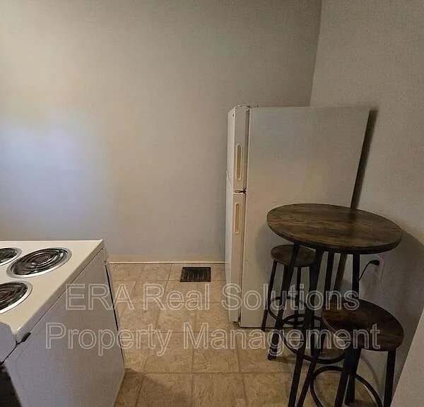 81 N Hampton Rd #B — Photo 4