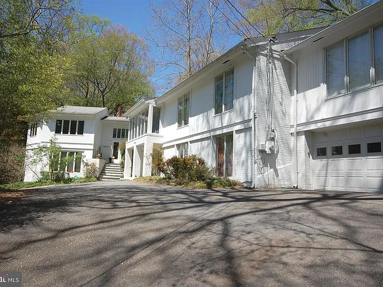 6215 Goldsboro Rd #C — Photo 1
