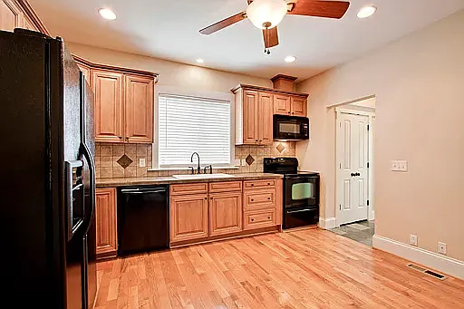 Eat-In Kitchen