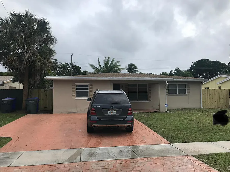 1031 NW 75th Ave — Photo 5