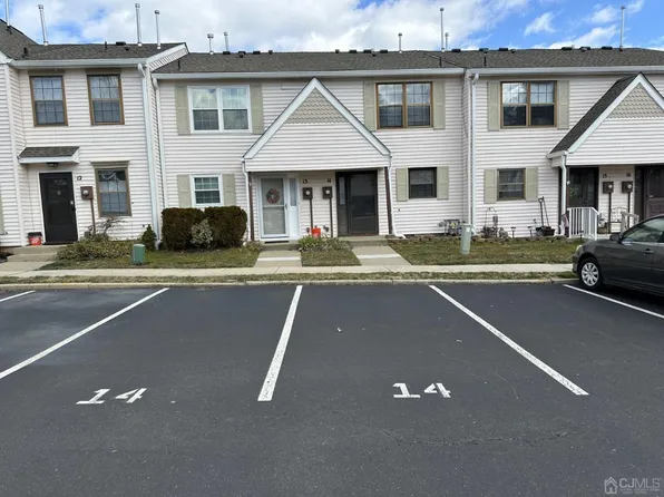 14 King Charles Ct, Englishtown, NJ 07726