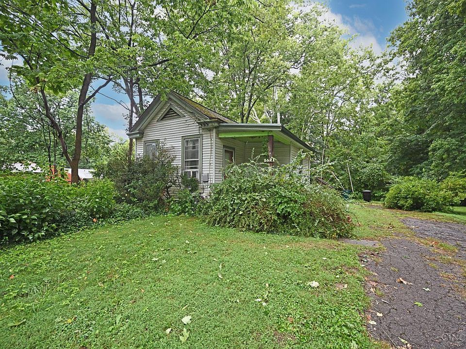 1st image of 1621 Raglan St