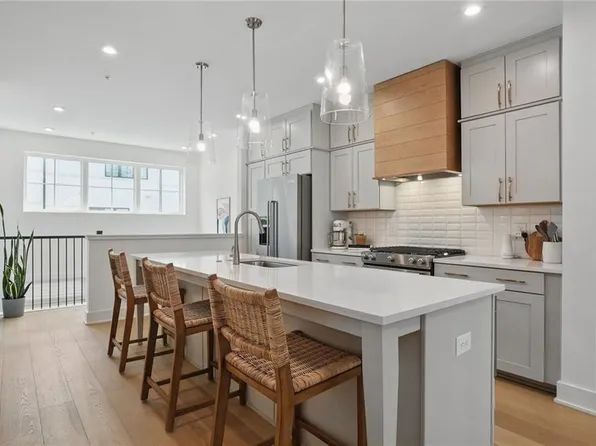 230 New St #2102, Decatur, GA 30030