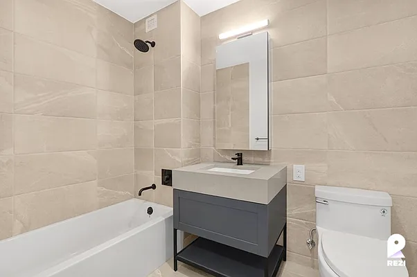 Rented by REZI | media 32