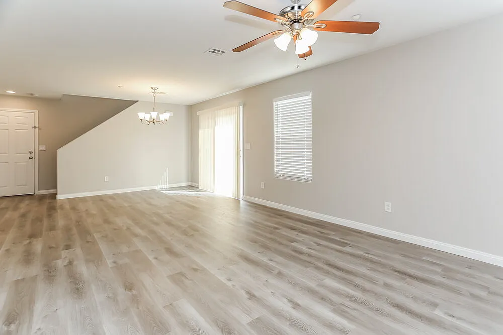 3 bed, 2.5 bath, 1800 sqft, $2,345 — Photo 4