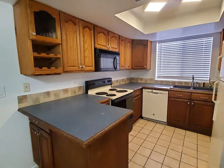 839 S Westwood St #180 — Photo 14