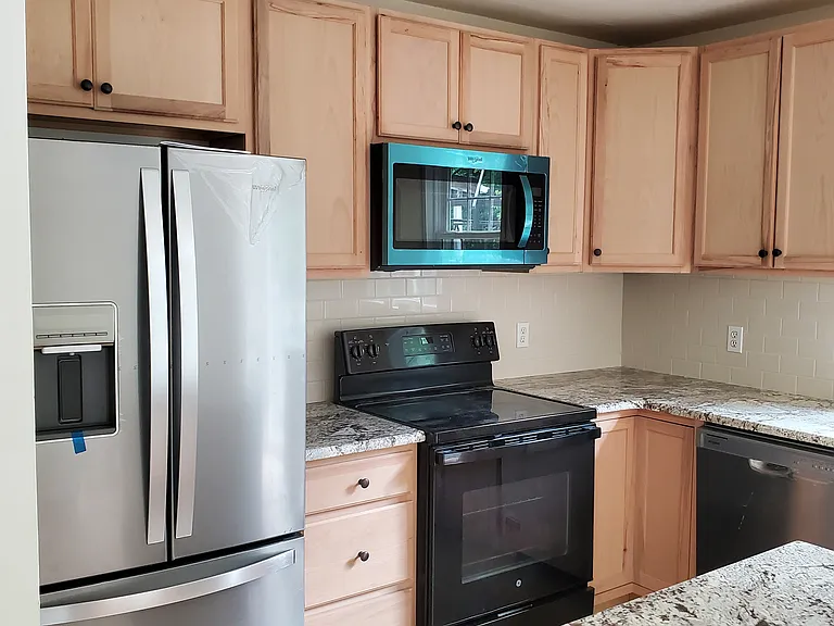 204 N Bridlewood Dr — Photo 3