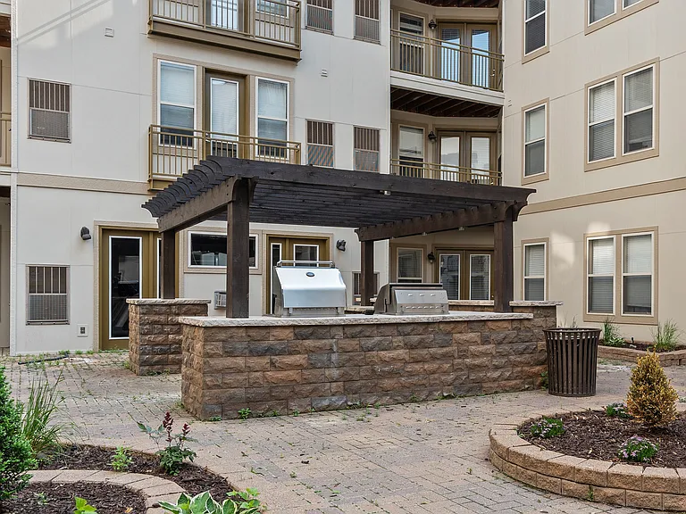 Uptown Lake Apartments — Photo 30