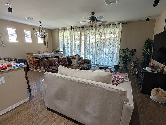 4th image of 239 E Horseshoe Dr