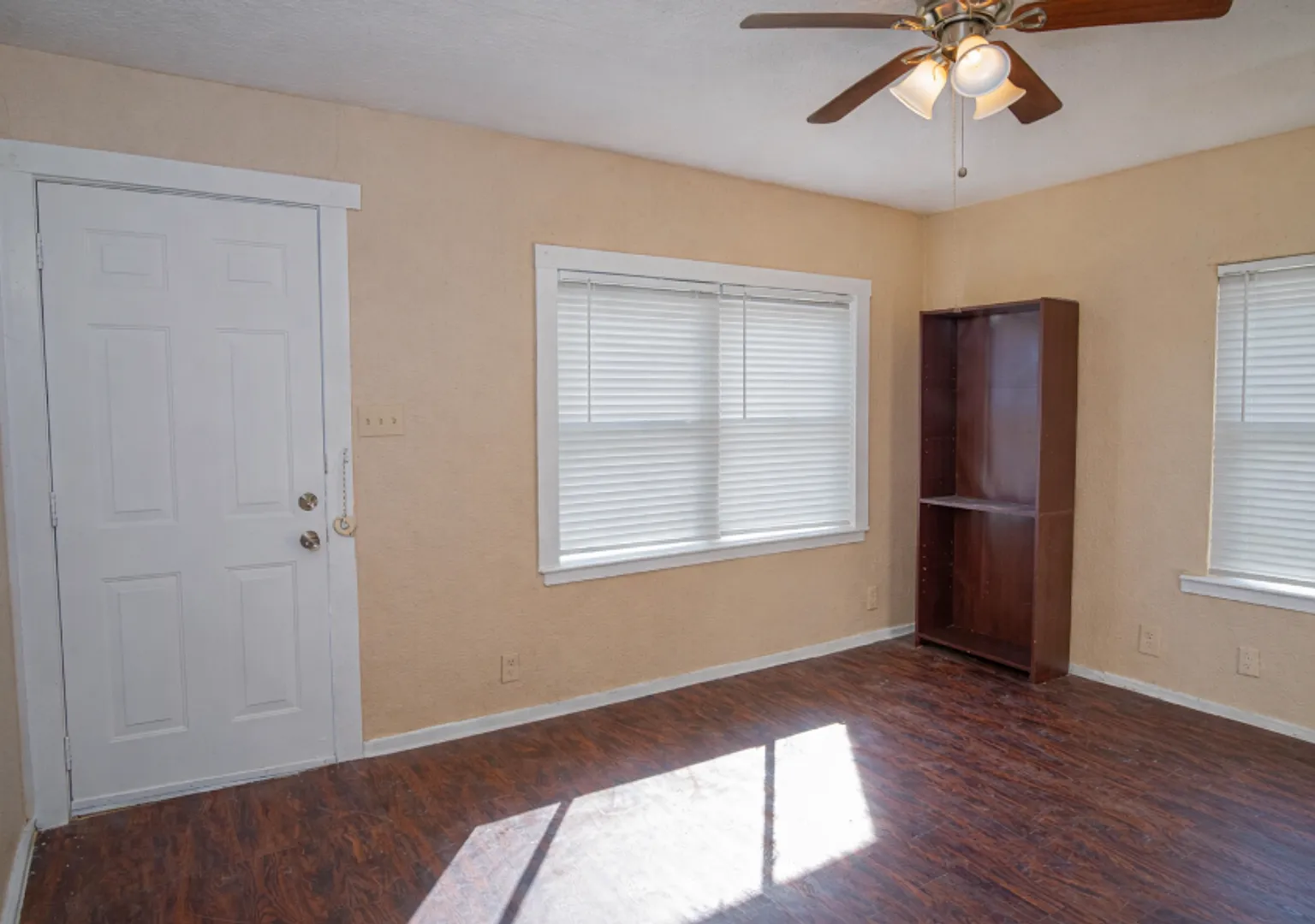 Great Home Near AT&T Center and Downtown! — Photo 4