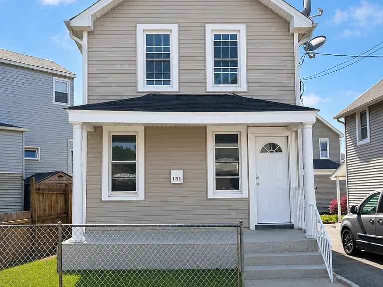 131 S 7th Ave — Photo 1