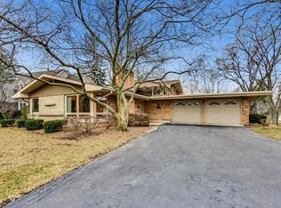 10 W Bauer Rd, Naperville, IL 60563