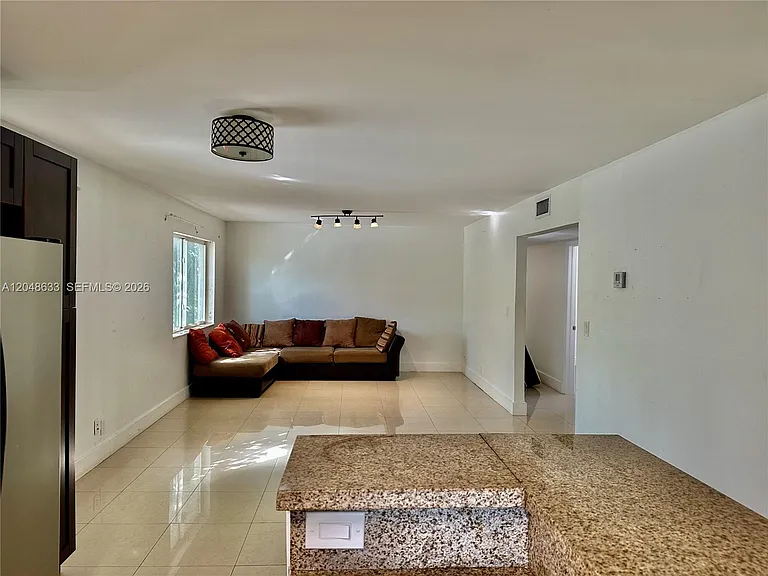 1540 SW 5th Pl #4 — Photo 7