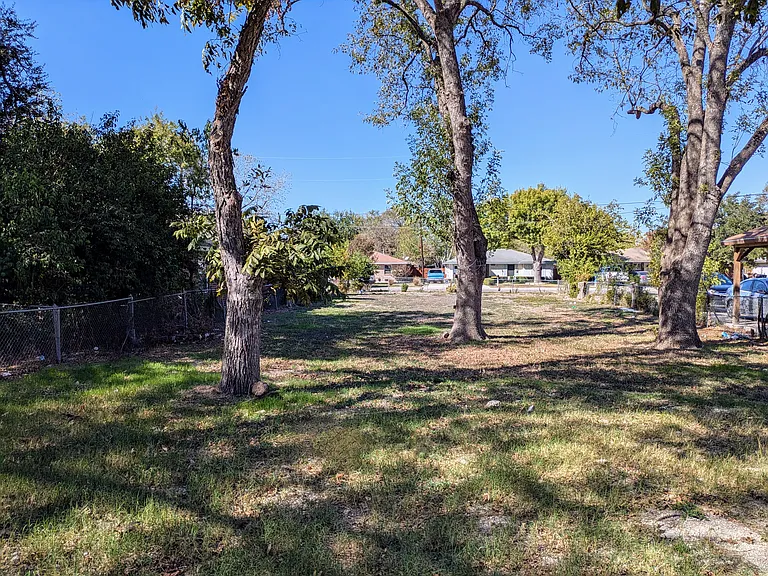 2250 W Bridge St — Photo 22