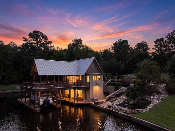 3rd image of 23 Pebble Cir