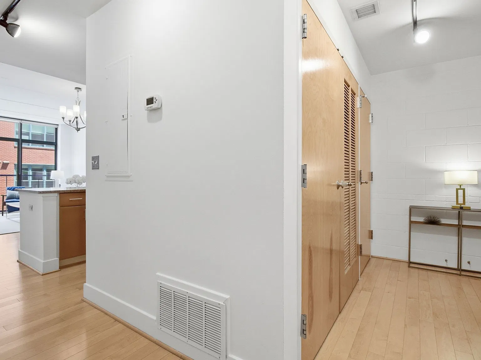2 bed, 792 sqft, $3,300 — Photo 3