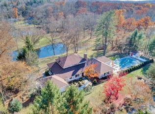 87 Deerhaven Rd, Mahwah, NJ 07430