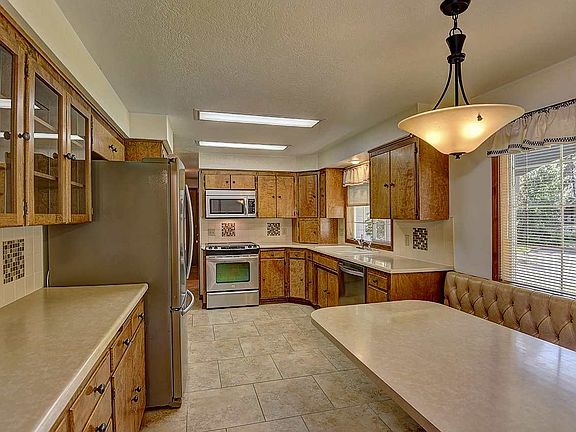 5th image of 9832 N Glenwood Ct
