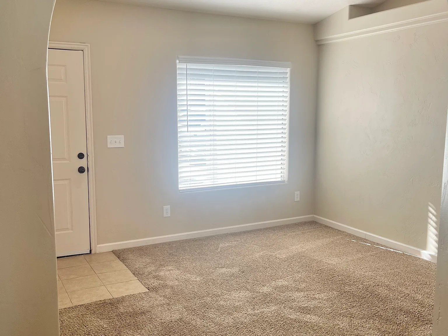 3 bed, 1321 sqft, $2,100 — Photo 2