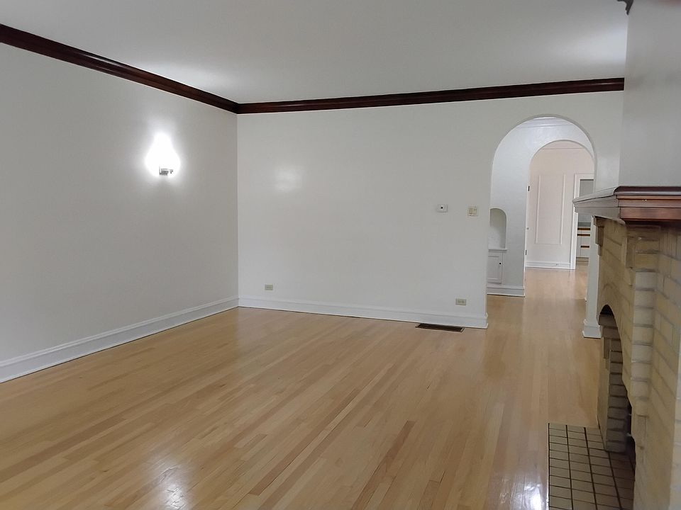 1st image of 2638 W Fargo Ave #1