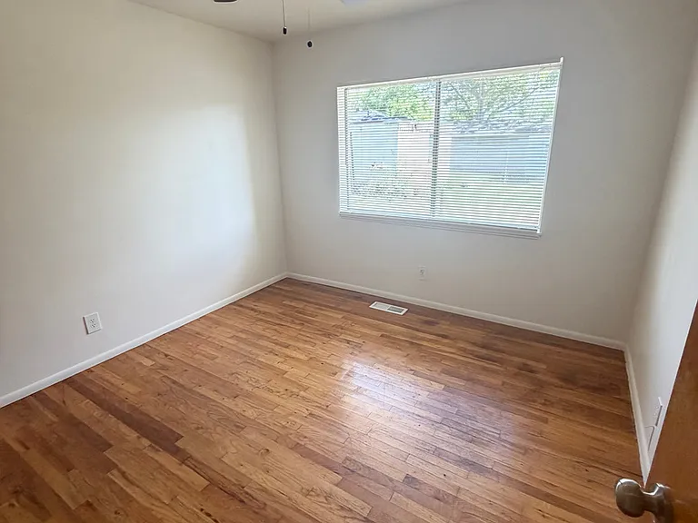 2622 S Green St #B — Photo 6