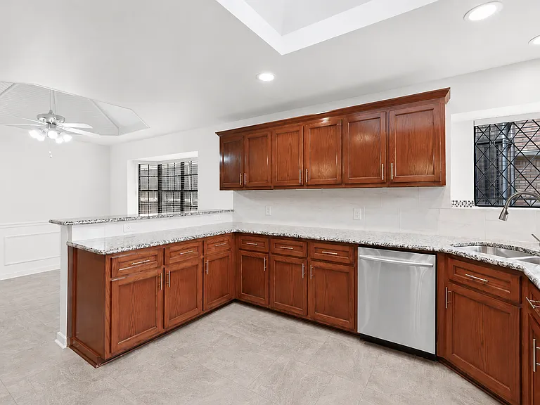 3420 Portside Ln — Photo 8