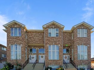 7943 W 92nd St, Hickory Hills, IL 60457