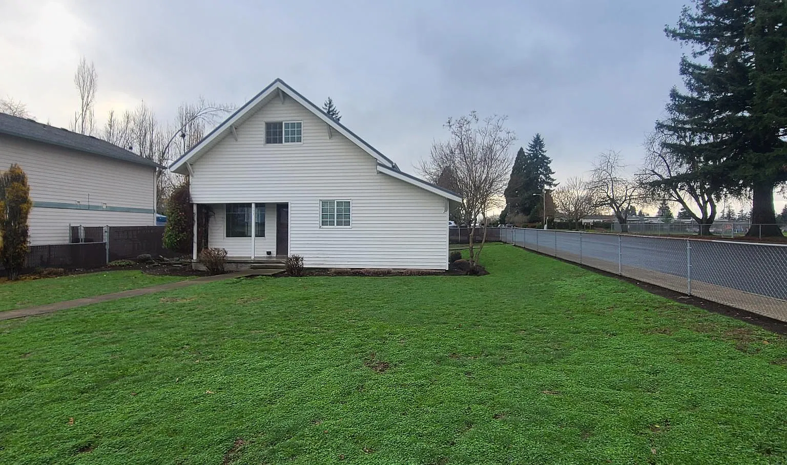 3 bed, 1303 sqft, $2,300 — Photo 1